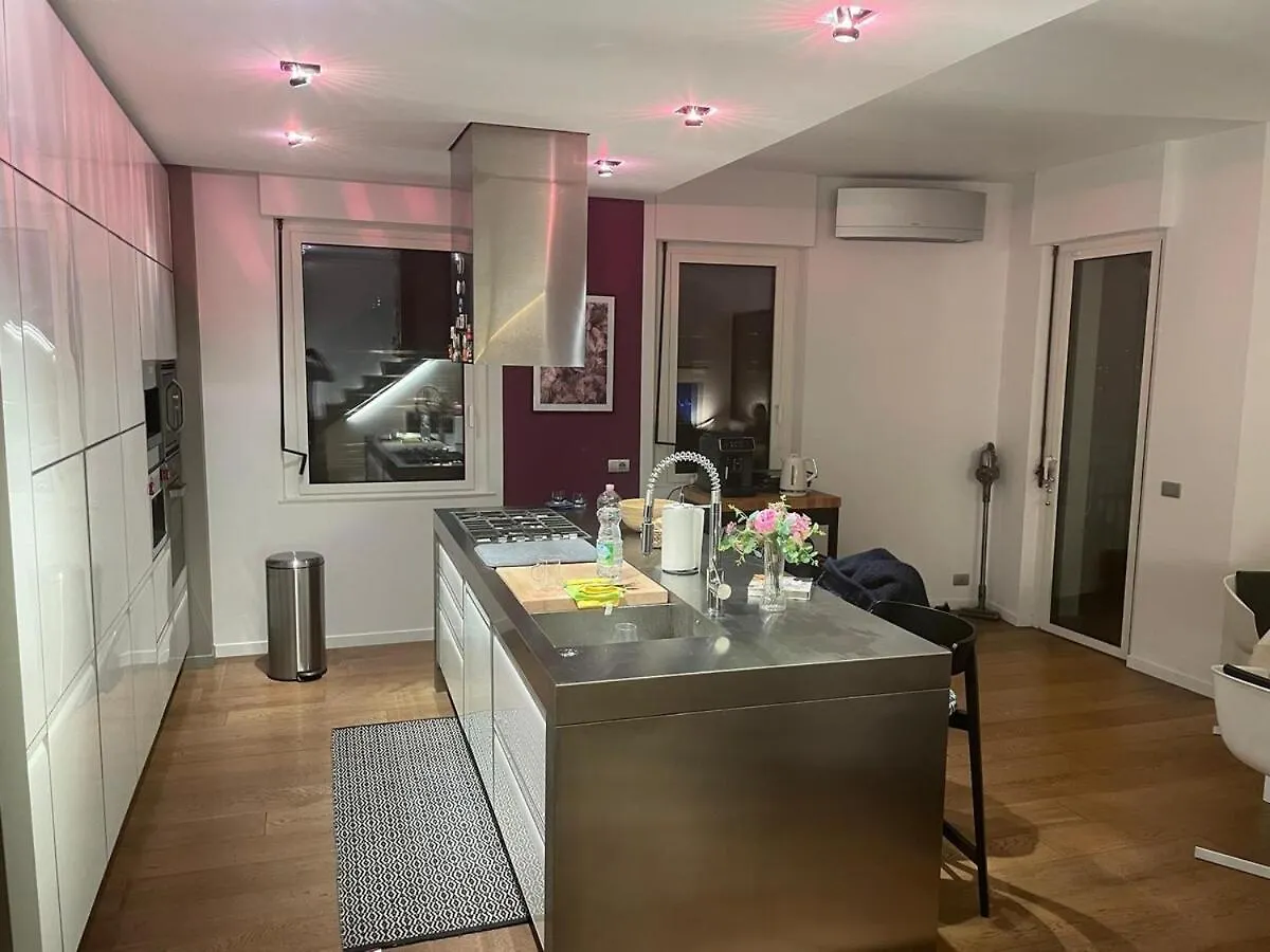 Penthouse With Stunning Lake View Moltrasio Italien