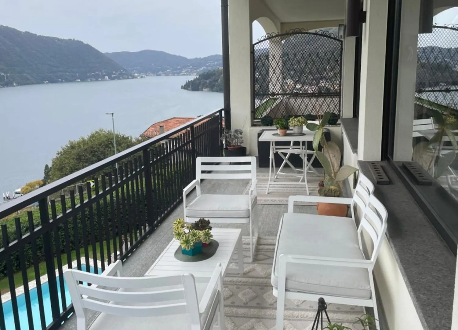 Penthouse With Stunning Lake View Moltrasio